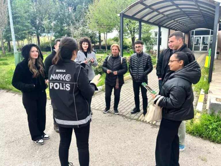 bursada-4-gunde-4-bin-genc-uyusturucuya-karsi-uyarildi-jHOaXiKM.jpg