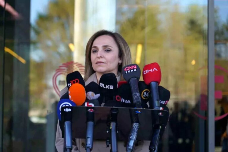 sirri-sureyya-onderin-ameliyati-devam-ediyor-rrSjOjIP.jpg