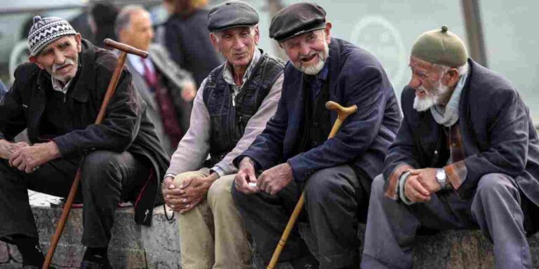 emekliye-her-ay-bin-lira-destek-market-ve-su-faturasi-yardimi-da-var-HpCuTmhH.jpg